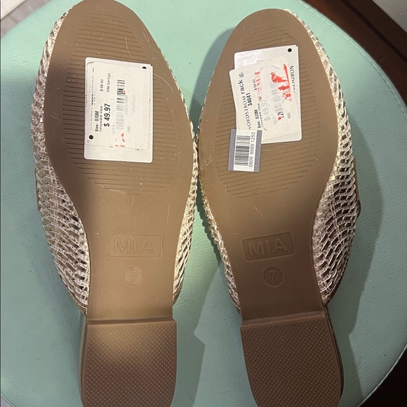 Elegant Gold Woven Mules NWT - Picture 6 of 6